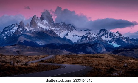 "Fitz Roy: El Deslumbrante Esplendor de la Cordillera de los Andes en Santa Cruz, Argentina: Amaneceres Rosados y Naturaleza Majestuosa”
