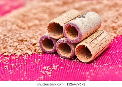 Five corks with hole to be transformed in planters