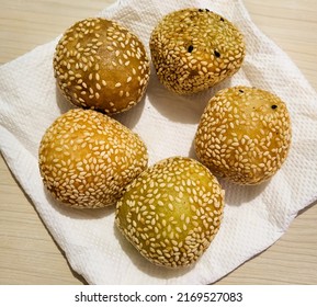 Five Sticky Rice Balls With Sesame Dressing