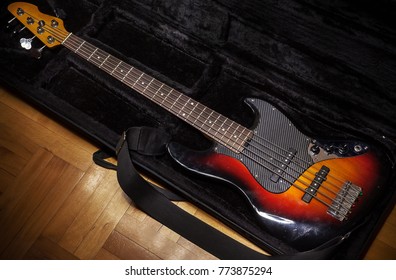 Five Strings Jazz Bass Guitar In Soft Case. 