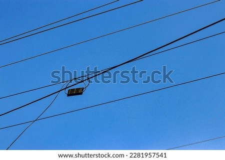 Fiver wire in the sky