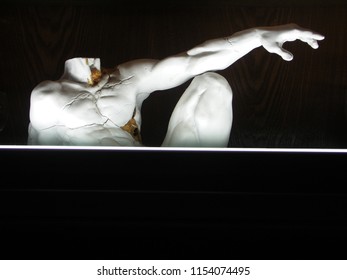 Fixed broken statue 