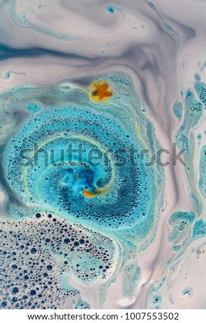 Fizzy bath bomb
