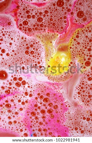 Fizzy bath bomb