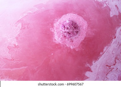 Fizzy pink bath bomb