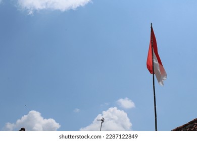 flag is playing with the sky