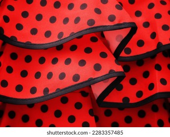 disfraces flamenco acercamiento rojo típico polka negro