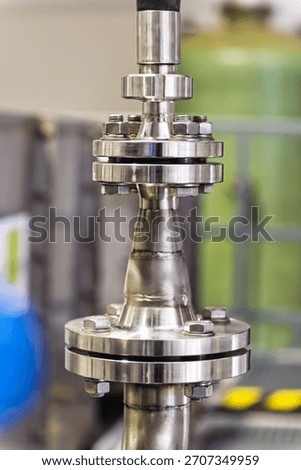 flanged pipe joint assembly made from stainless steel, low flow nozzle installed between two standard flanges