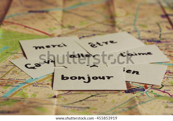 Flash cards\
with French words on the map of\
Paris