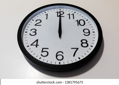 Flashback: Clock Says Midnight Or Noon? 