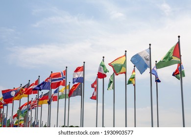 Flashing in the clear sky, the world's national flag is a picture of a high resolution editing image source Album book cover design composite editing source
