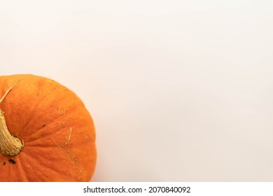 Flat composition of pumpkin on a white background. blank for advertising. place under the text