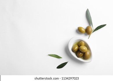 Flat lay composition with fresh olives in oil on white background Stockfotó