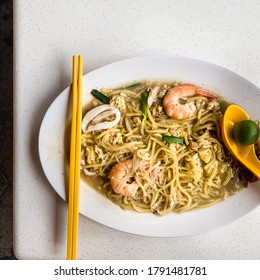 Flat Lay Photography Of Singapore Hawker Food : A Plate Of Fried Prawn Mee Atop A White Table. 