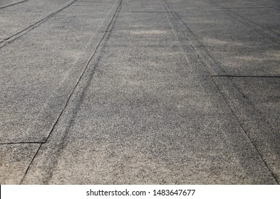 Flat roof covered with bitumen sheets