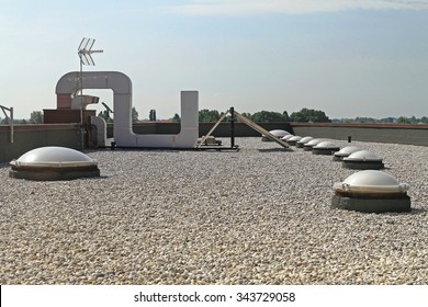 Flat Roof With Gravel and Skylight Windoows