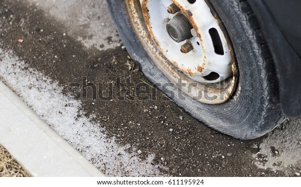 Flat tire car\
puncture