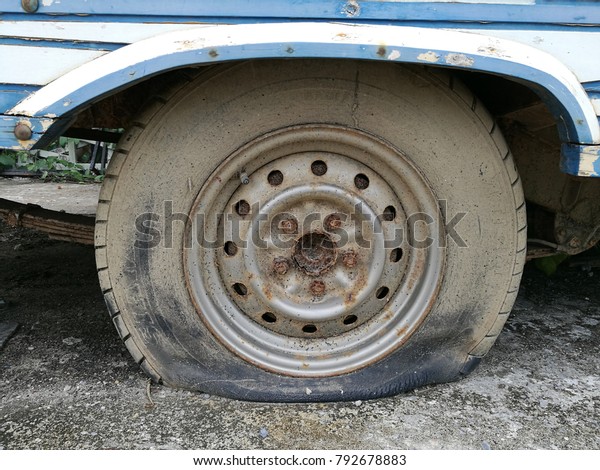 Flat tire old rust\
wheel