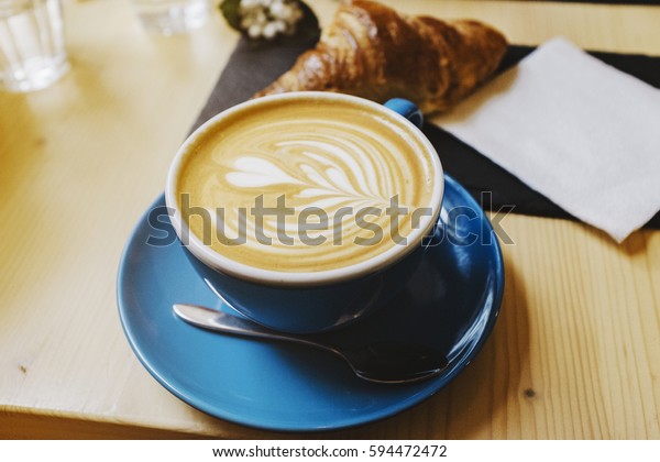 Flat white\
coffee