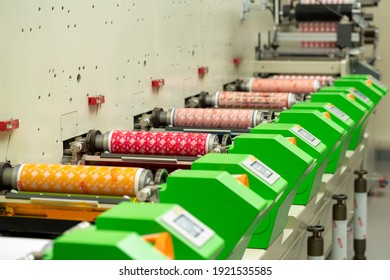 Flexography Printing Process On In-line Press Machine. Photopolymer Plate Stuck On Printing Cylinder, Substrate Is Sandwiched Between Plate And Impression Cylinder To Transfer Ink. Label Manufacturing