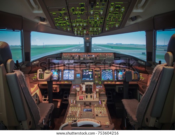 Flight Simulator\
Commercial Plane Cockpit