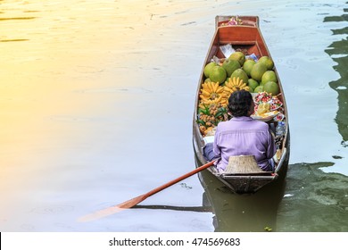 Floating market, Damnoen Saduak floating market, Ratchaburi, Thailand