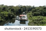 Floating in the Pantanal with tourists in the middle of nature.