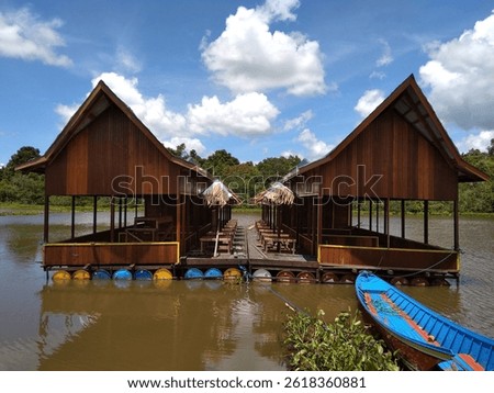 floating restaurant before officially launched 