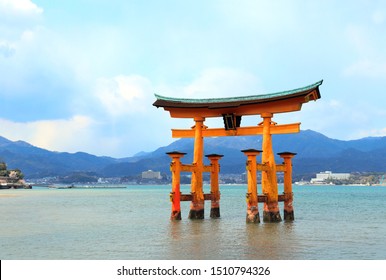 厳島神社 鳥居 の画像 写真素材 ベクター画像 Shutterstock