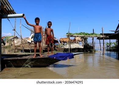 Flood Affected People Seen Bogra District Stock Photo 2036474291 