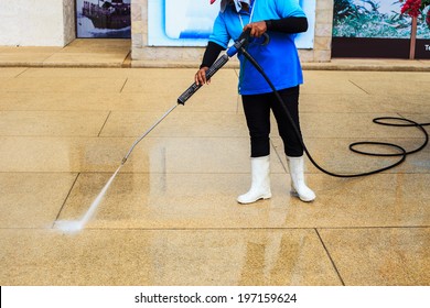 Floor Cleaning With High Pressure Water Jet