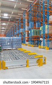 Floor Mountet Pallet Gravity Flow in Distribution Warehouse