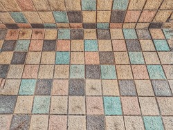Floor Tile Pattern. It's A Small Square Grid. Available In Blue, Pink, Dark Purple, Yellow And Light Brown. Take Turns Looking. Even If It Gets Dirty On The Tile. It May Have Been Used For A Long Time