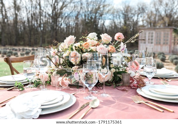 floral wedding\
reception table\
centerpieces