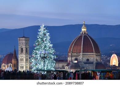 Florence, 12 December 2021: The Cathedral of Santa Maria del Fiore with illuminated Christmas tree and ferris wheel on the right seen from Michelangelo square in Florence. Italy