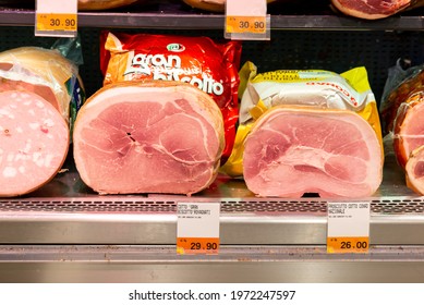 FLORENCE, ITALY - Aug 24, 2020: Florence, Tuscany-Italy - 08 24 2020: A Refrigerated Counter With Various Cooked Hams And Sausages In Their Plastic Packaging And Price Tags 