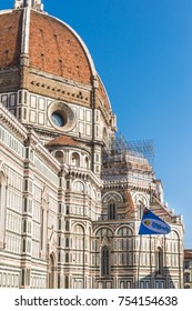 Florence, Italy - October 30th, 2017: Korean Tour Group Banner In Foreground With Cattedrale Di Santa Maria Del Fiore In Florence, Tuscany, Italy In Background