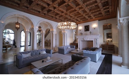 Florida, 27 July 2021: Spacious Big Living Room Of Luxurious Estate With Wooden Elements. Modern Mansion Interior With With A New Stylish Furniture Design Concept For Residential Home.