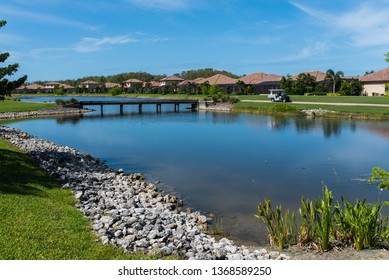 Florida Golf Community And Beautiful Golf Course Background