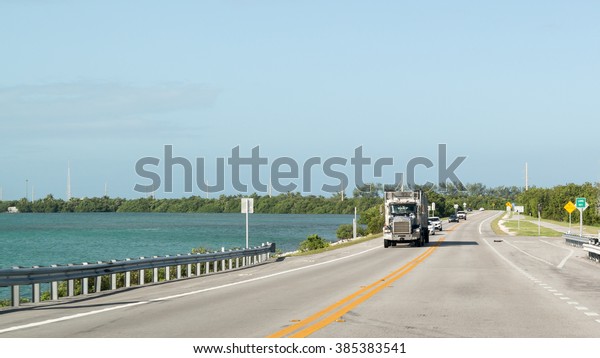 FLORIDA KEYS, USA - DEC 13, 2015:\
Traffic on Overseas Highway US 1 on Long Key, Florida Keys,\
USA