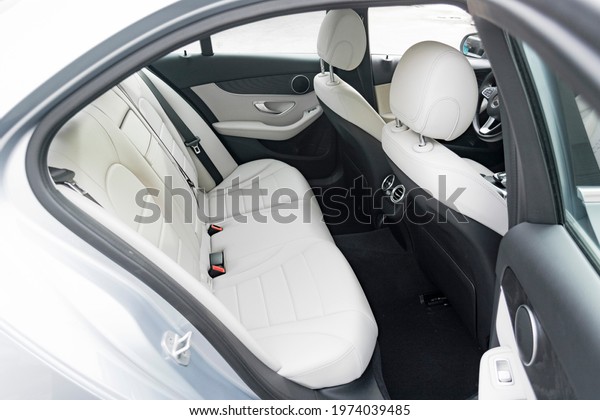 Florida, year 2019:
rear seat of a Mercedes-Benz C300 (W205). Leather seats. Luxury and
comfort. Opened back
door.