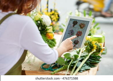 Florist Using Interface Of Online Flower Shop