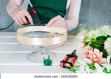 Florist At Work. How To Make Floral Decorations On Summer Party Table. Centerpiece With Rose, Dahlia And Hortensia Flowers. White Plates, Table Cloth, Romantic Wedding Reception. Step By Step, Diy. 