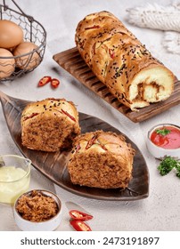 Floss Roll is a variant of savory bread or salted bread.