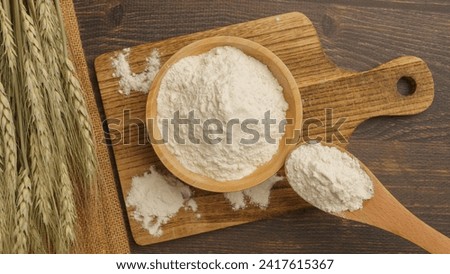 Flour and ears of wheat.