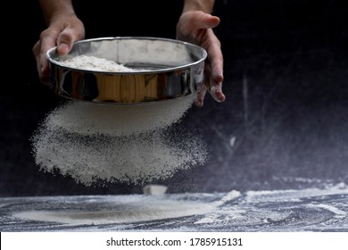 tamiz de colador de harina por mano de mujer, acero inoxidable Preparación de harina fina de aserrador para el pan Colander Sieve de tampón para cocina y horneado