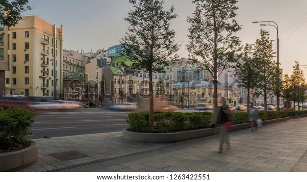 the flow of pedestrians and cars following the\
city street