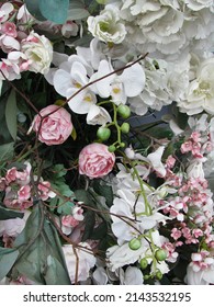 Flower Garland At The Flower Shop Door In The Winter City