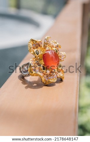Flower shape gold ring and gemstone design
