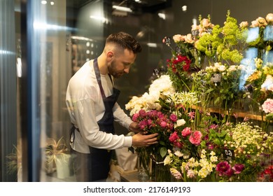 Flower Shop Worker Collects A Gorgeous Bouquet In The Refrigerator